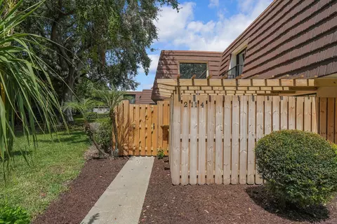 2114 21st Ln, Palm Beach Gardens, FL 33418