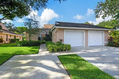 8352 Sunmeadow Ln, Boca Raton, FL 33496