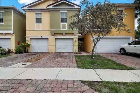 815 Pipers Cay Dr, West Palm Beach, FL 33415