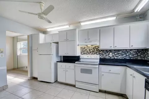 3959 Via Poinciana #301, Lake Worth, FL 33467