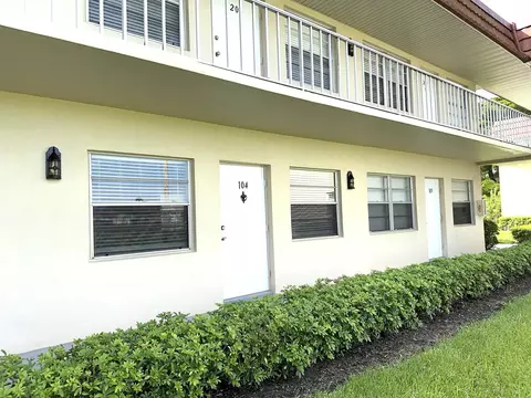 60 W Woodlands Dr #104, Vero Beach, FL 32962