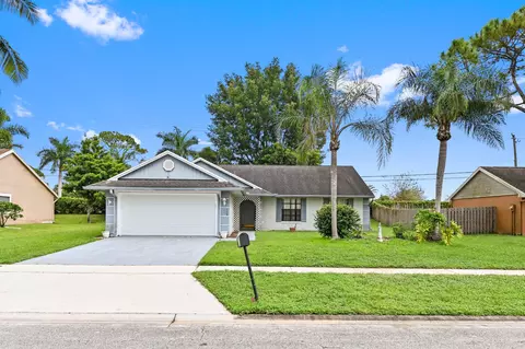 106 Sherwood Dr, Royal Palm Beach, FL 33411