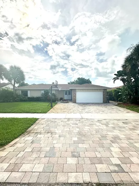 17747 Foxglove Ln, Boca Raton, FL 33487