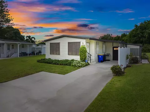 6890 SE Congress St, Hobe Sound, FL 33455