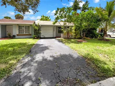 5550 Lakewood Cir S #B, Margate, FL 33063