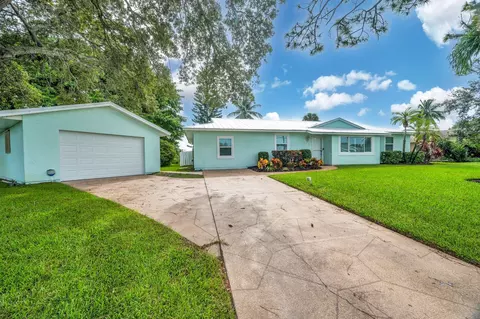 548 SW Aster Rd, Port Saint Lucie, FL 34953