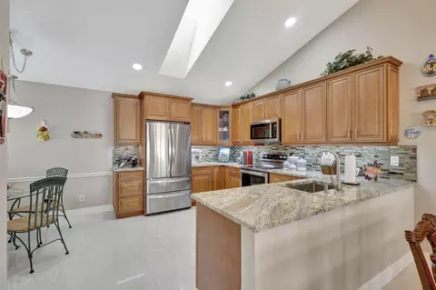 9238 Heathridge Dr, West Palm Beach, FL 33411