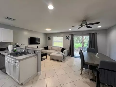 6917 Mill Brook Pl, Greenacres, FL 33463