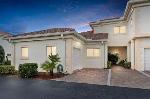 528 7th Sq #101, Vero Beach, FL 32962