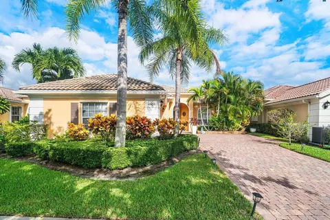 4905 Grassleaf Dr, Palm Beach Gardens, FL 33418