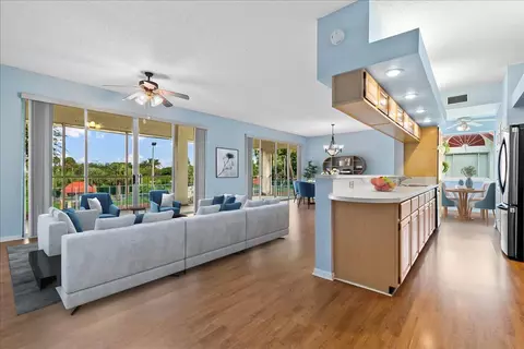 105 Half Moon Cir #H2, Hypoluxo, FL 33462