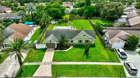 50 Cedar Cir, Boynton Beach, FL 33436