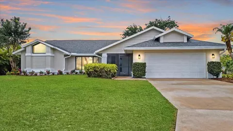 484 Crystal Lake Dr, Melbourne, FL 32940