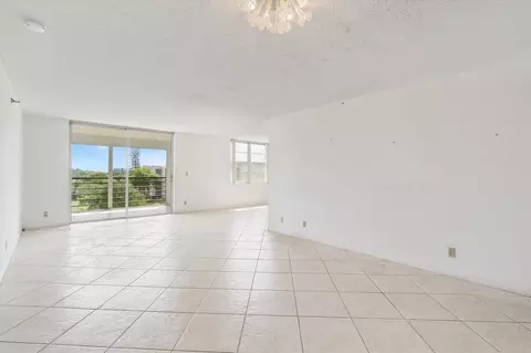 5340 NW 2nd Ave #PH-29, Boca Raton, FL 33487