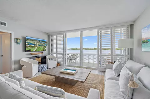 2760 S Ocean Blvd #206, Palm Beach, FL 33480