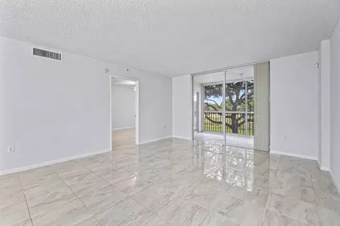 4734 Lucerne Lakes Blvd #204, Lake Worth, FL 33467