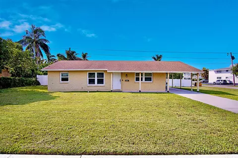 601 W Jasmine Dr, Lake Park, FL 33403