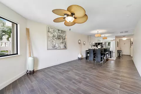 3138 Via Poinciana #216, Lake Worth, FL 33467