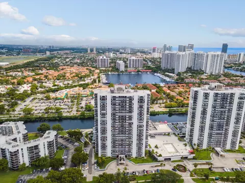 3625 N Country Clb #PH 8, Aventura, FL 33180