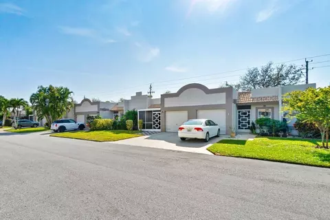 9110 Fairbanks Ln #4, Boca Raton, FL 33496