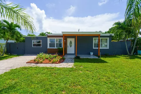 400 Tulip Tree Dr, Lake Worth, FL 33462
