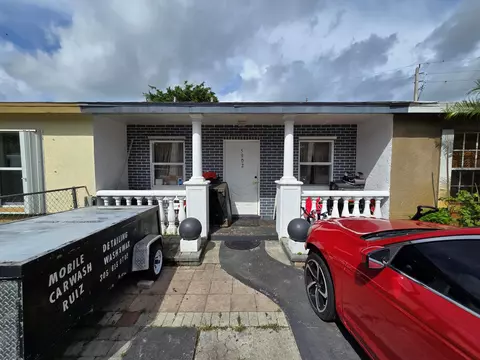5902 S 38th St, Greenacres, FL 33463
