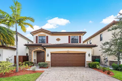 8840 NW 99th Path, Doral, FL 33178