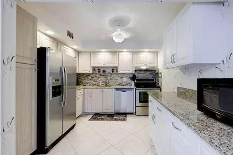 103 Wellington #E, West Palm Beach, FL 33417
