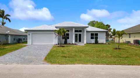 132 SW Dalton Cir, Port Saint Lucie, FL 34953