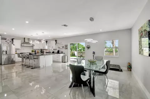 1001 W Branch St, Lantana, FL 33462