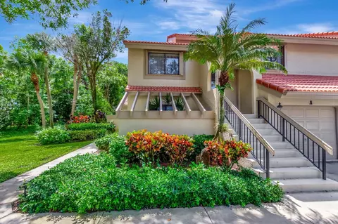 5750 Coach House Cir #E, Boca Raton, FL 33486