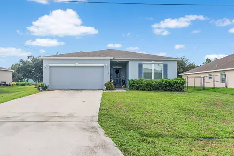 574 SW Lacroix Ave, Port Saint Lucie, FL 34953