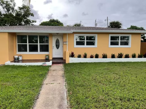 723 Evergreen Dr, Lake Park, FL 33403