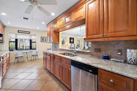 12776 SE Pinehurst Ct, Hobe Sound, FL 33455
