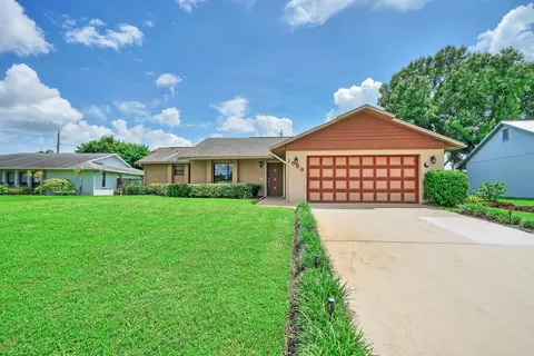 1598 SE Holiday Rd, Port Saint Lucie, FL 34952