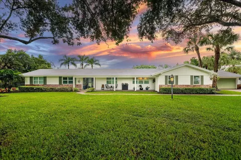 8055 Damascus Dr, Palm Beach Gardens, FL 33418