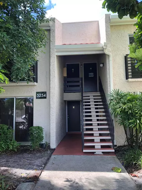5254 NE 6th Ave #G30, Oakland Park, FL 33334