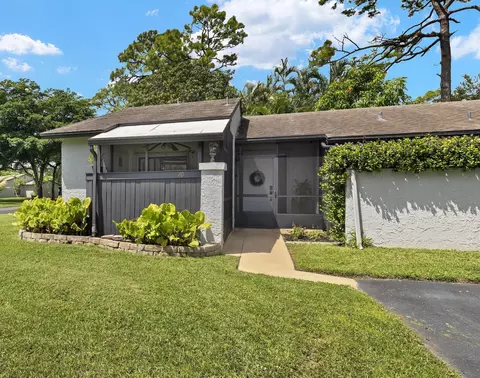 70 N Mahoris Dr, Royal Palm Beach, FL 33411