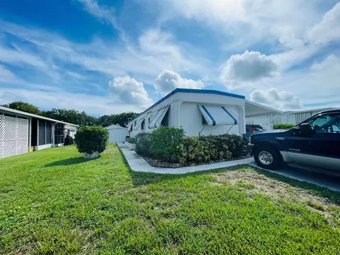 7457 SE Swan Ave, Hobe Sound, FL 33455