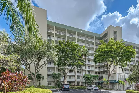 2238 N Cypress Bend Dr #302, Pompano Beach, FL 33069