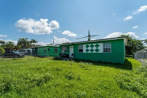 525 SW 4th St, Belle Glade, FL 33430