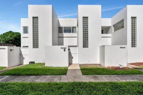 5060 Elmhurst Rd #B, West Palm Beach, FL 33417