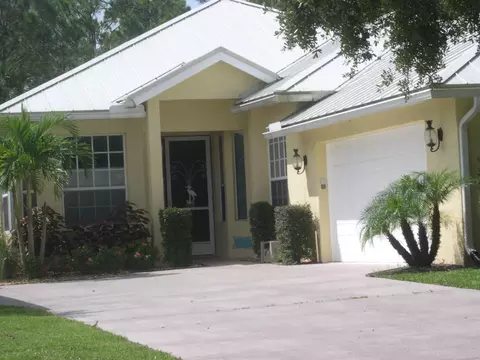 9413 Poinciana Ct, Fort Pierce, FL 34951