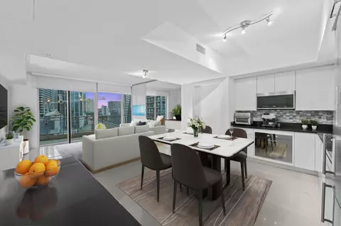 92 SW 3rd St #1504, Miami, FL 33130