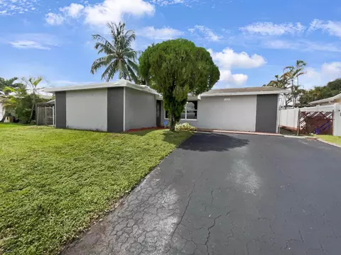 1120 NW 90th Ter, Pembroke Pines, FL 33024