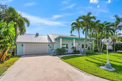 8340 W Lake Dr, Lake Clarke Shores, FL 33406