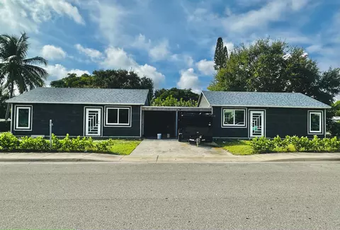 802 S M St, Lake Worth Beach, FL 33460