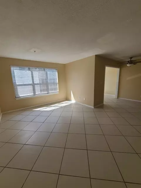 2305 N Congress Ave #25, Boynton Beach, FL 33426