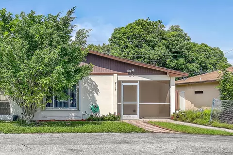 2117 E Bond Dr, West Palm Beach, FL 33415