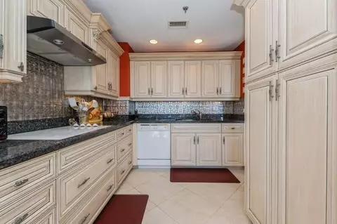 Kitchen - 17031 Boca Club 085a Blvd #085A, Boca Raton, FL 33487 photo 1 of 1